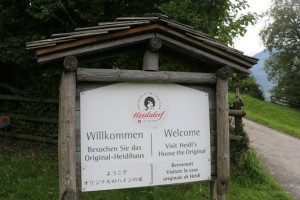 entrance of Heidi village, sign written in Japanese