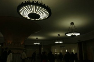 モスクワ地下鉄の蛍光灯の使い方が逸脱