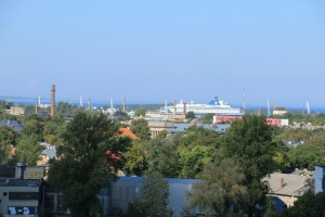 タリンは港町でもあり、フィンランドのヘルシンキへ数時間で行くことができる