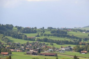 車窓から眺めるスイスの景色